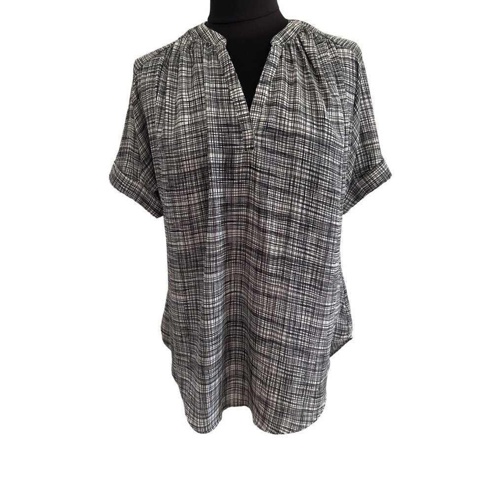 Worthington Black & White Striped Short Sleeve Lightweight V Neck Top, Small